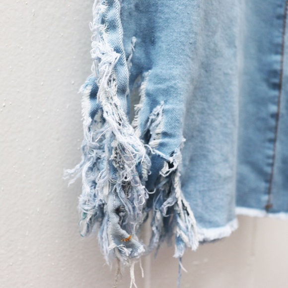 ❤️ NWT Flare Fringe Shredded Light Wash - Picture 6 of 9